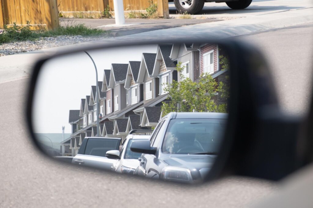 rear view mirror urban scene class five driving school